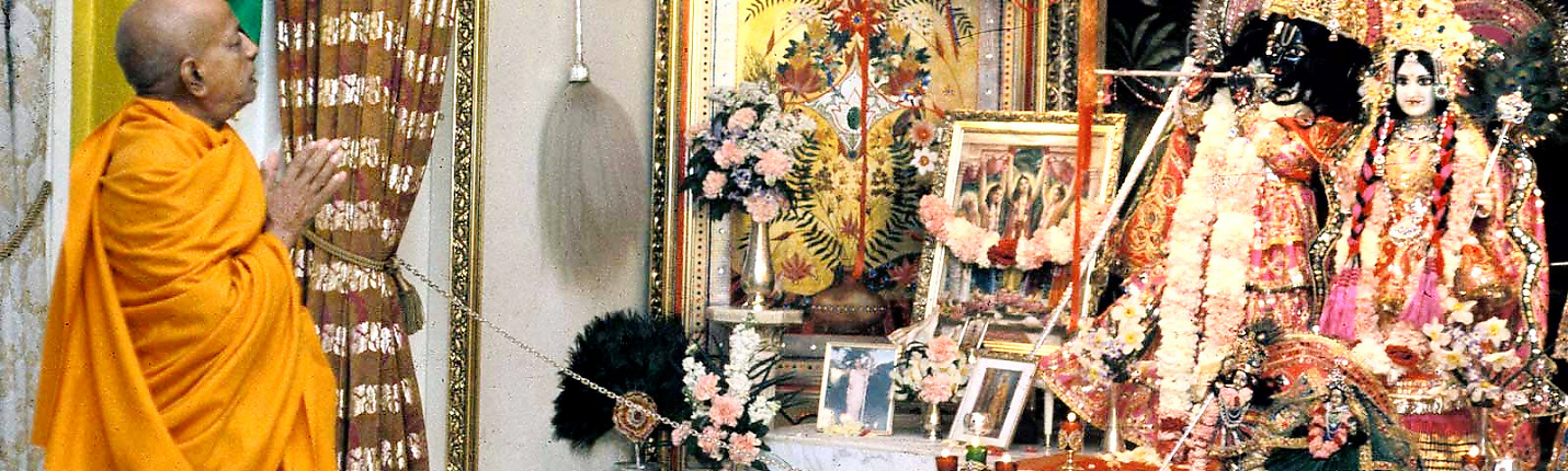 Header Prabhupada Praying To Deities Header Prabhupada Praying To Deities