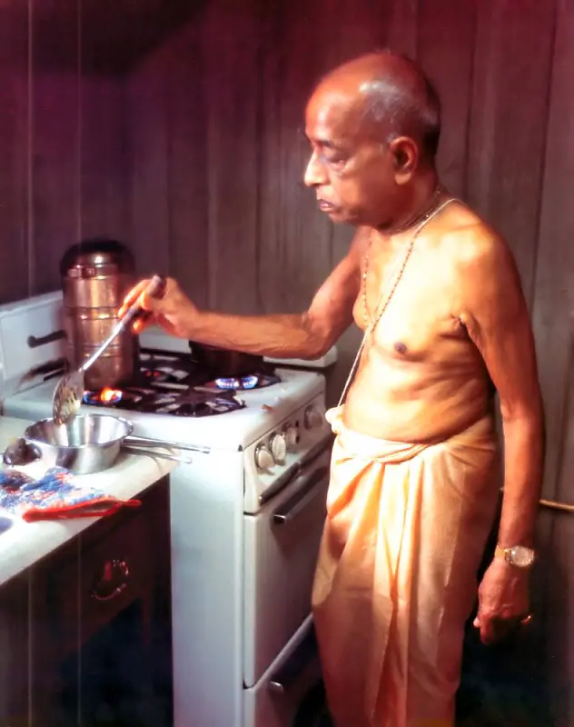 Srila Prabhupada Cooking2