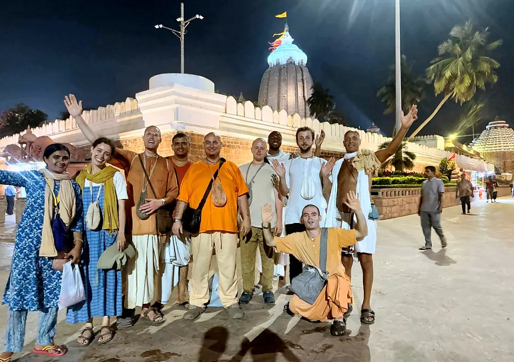 Devotees Jagannath Puri Temple